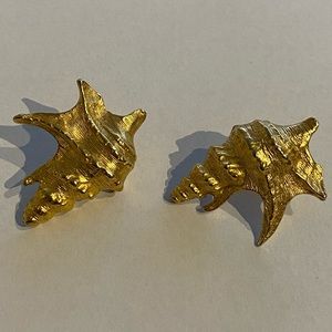 Vintage Conch Shell Earrings